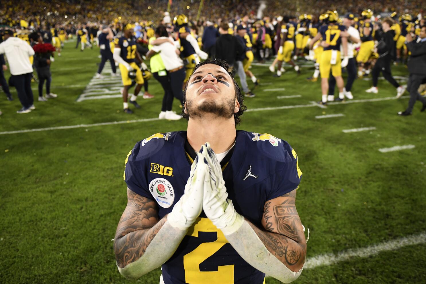 Blake Corum bounces back from knee injury leads Michigan to brink